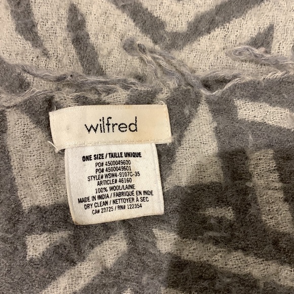 Aritzia Wilfred blanket scarf - Picture 2 of 3